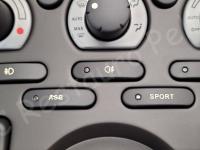 Maserati 4200GT - Restauro pulsanti retroilluminati sulla consolle centrale >> - Dettagli della parte inferiore della consolle. (DOPO)