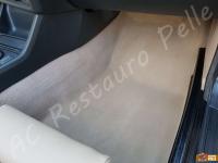 BMW 320i cabrio (E30) - anno 1989 - Restauro completo interno in pelle >>> - Particolare zona piedi lato passeggero. (DOPO)