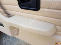 BMW 320i cabrio (E30) - anno 1989 - Restauro completo interno in pelle >>> - Dettaglio appoggiabraccio sulla portiera lato passeggero. (DOPO)