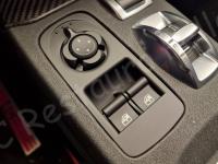 Alfa Romeo 4C – Restauro plastica appiccicosa >>>>>>>>>>>>>>>>>>>> - Dettaglio della modanatura appiccicosa. (DOPO)