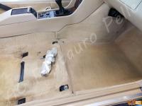 Mercedes E200 cabrio (A124) - anno 1995 - Restauro completo interno in pelle - Particolare della zona piedi lato passeggero. (DOPO)