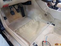 Mercedes E200 cabrio (A124) - anno 1995 - Restauro completo interno in pelle - Particolare della zona piedi lato guida. (DOPO)