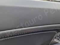Aston Martin V8 Vantage (Alessandro Pedersoli) – Restauro degli interni - Correzione di piccoli danni sul rivestimento in pelle della portiera. (DOPO)
