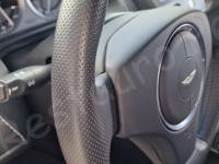 Aston Martin V8 Vantage (Alessandro Pedersoli) – Restauro degli interni - Dettagli della corona del volante. (DOPO)