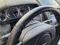 Aston Martin V8 Vantage (Alessandro Pedersoli) – Restauro degli interni - Dettagli della corona del volante. (DOPO)