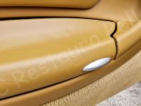 Porsche 911 (996) Carrera 4 – Restauro completo dell’interno (pelle e plastiche)  - Dettagli del pannello porta. (DOPO)