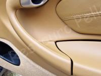 Porsche 911 (996) Carrera 4 – Restauro completo dell’interno (pelle e plastiche)  - Dettagli del pannello porta. (DOPO)
