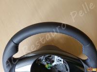 BMW serie 3 Msport (E46) - anno 2003 – Rivestimento volante in vera pelle con personalizzazione - Particolare della parte superiore della corona. (DOPO)