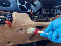 Ferrari 360 Modena – Restauro plastiche e pulizia interno >>>>>>>>>>> - Il lavaggio degli interni in pelle. (DURANTE)