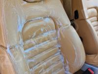 Ferrari 360 Modena – Restauro plastiche e pulizia interno >>>>>>>>>>> - Il lavaggio degli interni in pelle. (DURANTE)