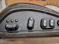 Ferrari 599 GTB “Tailor Made” – Restauro completo delle plastiche >>> - I comandi dei sedili elettrici lato guida con la modanatura in carbonio. (DOPO)