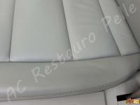 Audi A6 (C6) - anno 2008 - Restauro completo sedili anteriori e pulizia plastiche - Dettaglio della pelle del fianchetto sinistro della seduta lato guida. (DOPO)