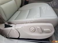 Audi A6 (C6) - anno 2008 - Restauro completo sedili anteriori e pulizia plastiche - Particolare delle plastiche e della pelle della seduta del passeggero. (DOPO)
