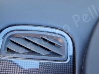 Ferrari F430 spider – Restauro plastiche appiccicose >>>>>>>>>>>> - Dettaglio bocchette aria sbrinamento vetri laterali. (DOPO)