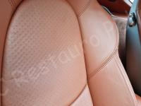 Porsche Cayman S – Restauro completo interno (pelle e plastiche) >>> - Dettaglio della pelle nella zona superiore dello schienale. (DOPO)