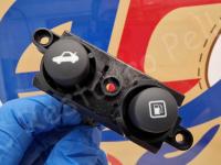 Ferrari F12 Berlinetta – Restauro completo delle plastiche >>>>>>>>>>>> - I due pulsanti per l'apertura dello sportello carburante e del vano bagagli. (DOPO)