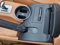 Maserati Quattroporte – Restauro completo delle plastiche e del cielo >>> - La modanatura intorno al freno a mano. (DOPO)