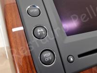 Maserati Quattroporte – Restauro completo delle plastiche e del cielo >>> - I pulsanti intorno al navigatore. (DOPO)