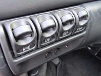 Ferrari 360 Modena – Restauro completo degli interni (pelle e plastiche)  - I pulsanti e la modanatura a sinistra del volante. (DOPO)