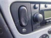 Ferrari 360 Modena – Restauro completo degli interni (pelle e plastiche)  - Dettaglio dei pulsanti degli alzacristalli. (DOPO)