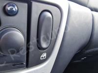 Ferrari 360 Modena – Restauro completo degli interni (pelle e plastiche)  - Dettaglio dei pulsanti degli alzacristalli. (DOPO)