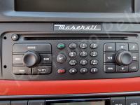 Maserati Granturismo – Restauro completo delle plastiche appiccicose - Dettaglio della radio. (DOPO)