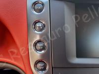 Maserati Granturismo – Restauro completo delle plastiche appiccicose - Dettaglio dei pulsanti al lato dello schermo. (DOPO)