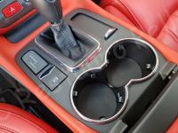 Maserati Granturismo – Restauro completo delle plastiche appiccicose - Panoramica della consolle sul tunnel centrale. (DOPO)