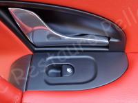 Maserati Granturismo – Restauro completo delle plastiche appiccicose - La modanatura dietro la maniglia apriporta e gli alzacristalli elettrici lato passeggero. (DOPO)