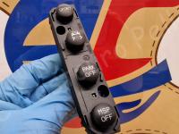 Maserati Granturismo – Restauro completo delle plastiche appiccicose - I pulsanti a sinistra dello schermo. (DOPO)