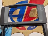 Maserati Granturismo – Restauro completo delle plastiche appiccicose - La modanatura intorno allo schermo. (DOPO)