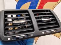 Maserati Granturismo – Restauro completo delle plastiche appiccicose - Bocchette aria posteriori. (DOPO)