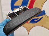 Maserati Granturismo – Restauro completo delle plastiche appiccicose - Maniglia portaoggetti su bracciolo centrale. (DOPO)