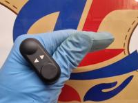 Maserati Granturismo – Restauro completo delle plastiche appiccicose - Comandi sedili elettrici durante lavorazione. (DOPO)