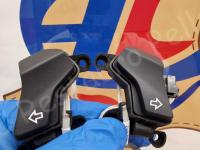 Ferrari FF – Restauro completo delle plastiche appiccicose >>>>>>>>>>>>>> - I comandi degli indicatore di direzione. (DOPO)