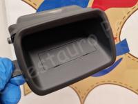 Ferrari FF – Restauro completo delle plastiche appiccicose >>>>>>>>>>>>>> - Maniglia chiusura cofano bagagli. (DOPO)