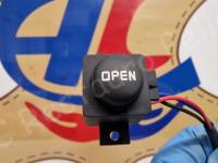 Ferrari 599 GTO - Restauro plastiche appiccicose >>>>>>>>>>>>>>>>>>>>> - Il pulsante per l'apertura del cassetto portaoggetti. (DOPO)