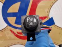 Ferrari 599 GTO - Restauro plastiche appiccicose >>>>>>>>>>>>>>>>>>>>> - Il pulsante per disabilitare i sensori di parcheggio posteriori. (DOPO)