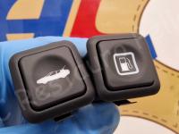 Ferrari 599 GTO - Restauro plastiche appiccicose >>>>>>>>>>>>>>>>>>>>> - I pulsanti per l'apertura dello sportello carburante e del bagagliaio. (DOPO)