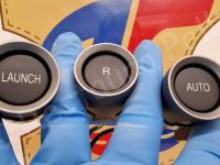 Ferrari 599 GTO - Restauro plastiche appiccicose >>>>>>>>>>>>>>>>>>>>> - I tre pulsanti del cambio automatico. (DOPO)