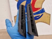 Ferrari 599 GTO - Restauro plastiche appiccicose >>>>>>>>>>>>>>>>>>>>> - Le piccole bocchette aria sulle portiere per lo sbrinamento dei finestrini laterali. (DOPO)