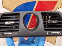 Maserati Quattroporte S – Restauro completo delle plastiche appiccicose - Le bocchette aria centrali anteriori. (DOPO)