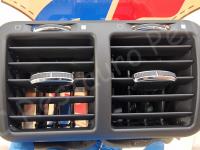 Maserati Quattroporte S – Restauro completo delle plastiche appiccicose - Le bocchette aria posteriori. (DOPO)