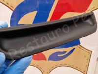 Maserati Quattroporte S – Restauro completo delle plastiche appiccicose - Una modanatura del tunnel centrale. (DOPO)