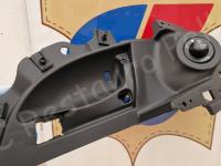 Maserati Quattroporte S – Restauro completo delle plastiche appiccicose - Portiera di guida. (DOPO)