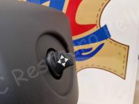 Maserati Quattroporte S – Restauro completo delle plastiche appiccicose - Dettaglio del comando per la regolazione elettrica dello sterzo. (DOPO)