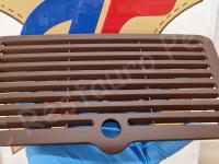 Maserati Quattroporte S – Restauro completo delle plastiche appiccicose - La grata anteriore al centro del cruscotto. (DOPO)