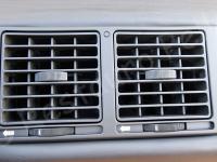 Ferrari F355 – Restauro completo delle plastiche e della pelle >>>>>>>>> - La bocchetta aria centrale. (DOPO)