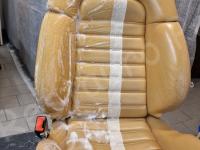 Ferrari 360 Modena Spider – Restauro completo plastiche e pelle >>>> - Il lavaggio 50/50 pulito/sporco su un sedile. (DURANTE)