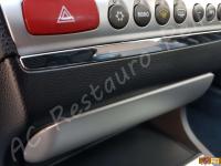Alfa Romeo 156  - anno 2004 - Restauro volante, lavaggio interno e restauro plastiche. - Dettaglio della plastica della consolle centrale. (DOPO)
